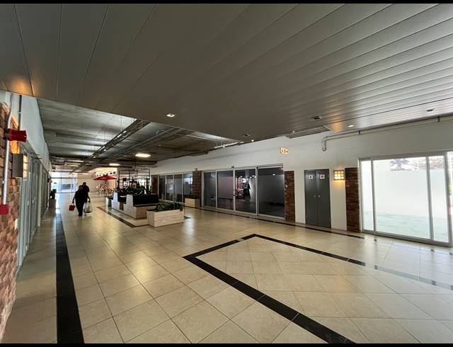175M² BUSINESS TO LET IN PAARDEN EILAND